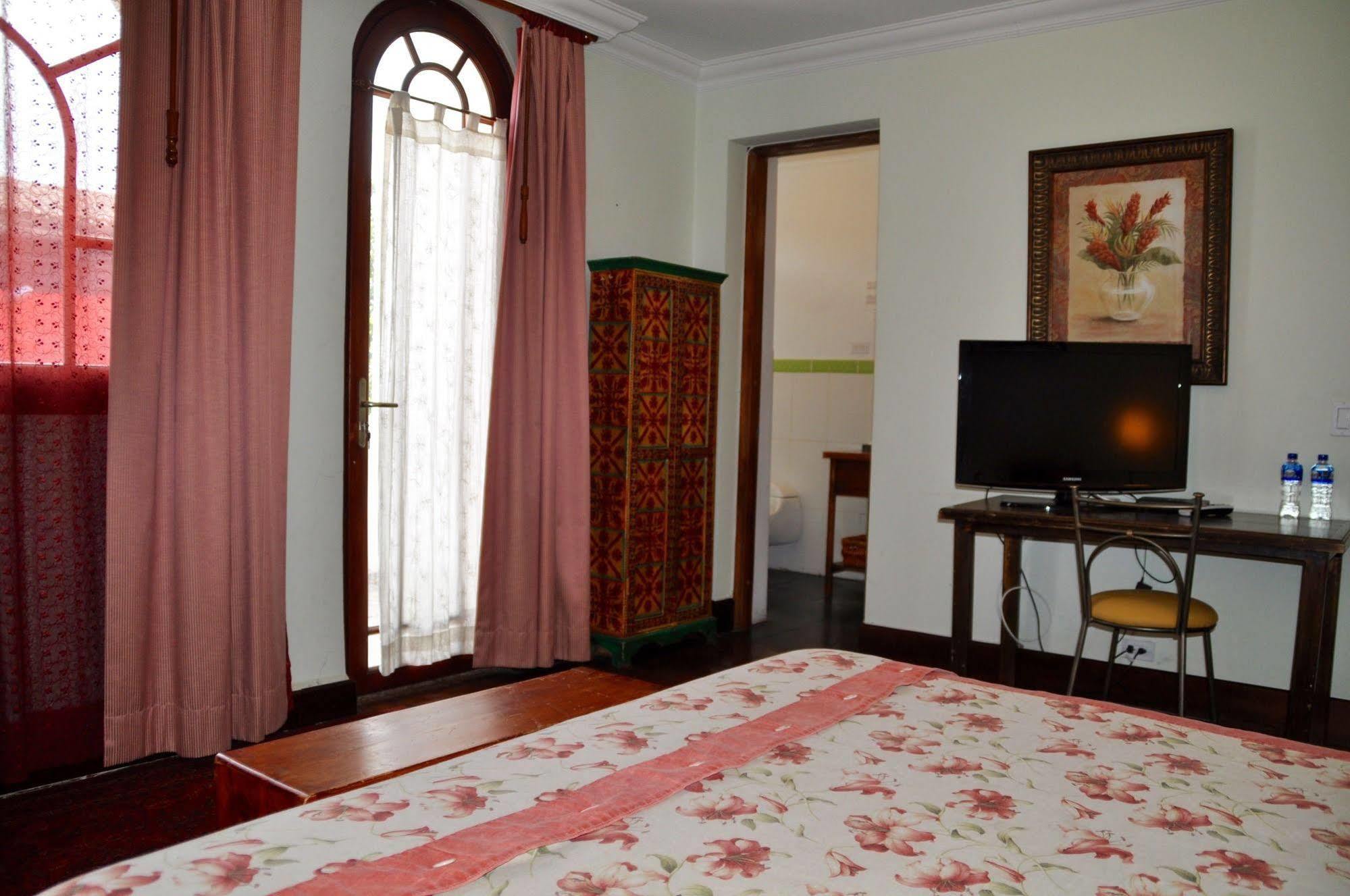 Boutique Hotel Casa Foch Quito Bagian luar foto